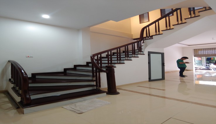 Bán nhà Đường Trung Kính - 52m2 giá 5,09 tỷ.