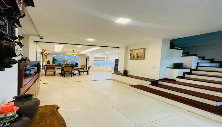 Bán nhà Quận Tây Hồ - Võng Thị - Lạc Long Quân DT 45M2 - 5 Tầng - MT 3.5M - Ô tô đỗ cửa. Giá nhỉnh 9 Tỷ.