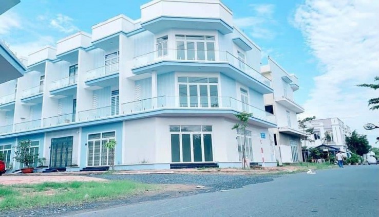 Mở bán 9 căn nhà hoàn thiện 1 trệt 3 lầu cách Siêu thi Go Cần Thỏ 3 phút đi xe