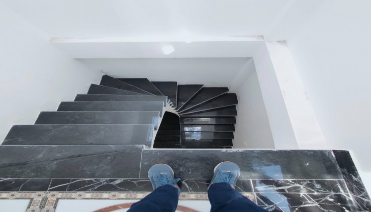 Bán nhà phân lô Đền Lừ 1,Lô gốc ô tô đõ cửa kinh doanh sầm uất  47m2 X 6 Tầng, giá bán 13,9 tỷ.