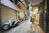 NHỎ XINH CÓ VÕ MẶT NGÕ KINH DOANH.
