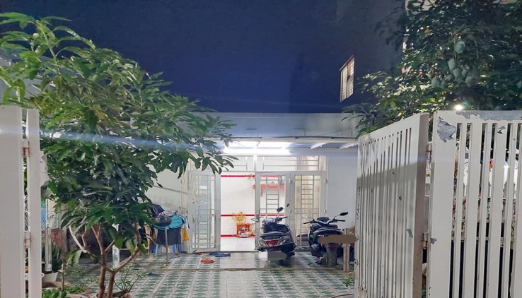 Nhà C4 kề GigaMall Phạm Văn Đồng, Thủ Đức - Hẻm ba gác- 122m2 - Giá 4.75 tỷ