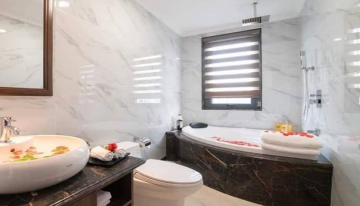 Chủ nhờ bán gấp Khách sạn đẳng cấp gần Trần Khánh Dư đã giảm hẳn 13 tỷ 265m 10 T MT 12m chỉ 70.9 tỷ