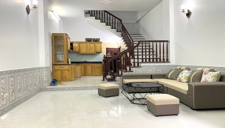 KHÁCH SẠN 5* - SÁT NGAY ROYAL - VÀI BƯỚC Ô TÔ - TRUNG TÂM QUẬN THANH XUÂN - GIÁ RA LỘC.
