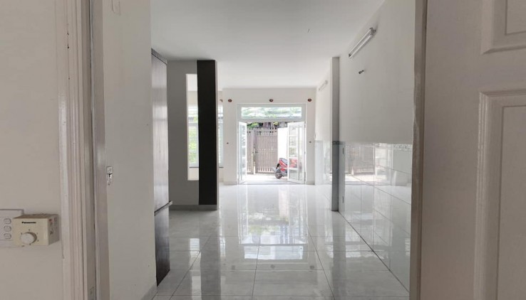 Bán gấp nhà riêng đường Thạnh Xuân, Q12, 108m2 HXH tránh giá 4.3 tỷ còn thương lượng.