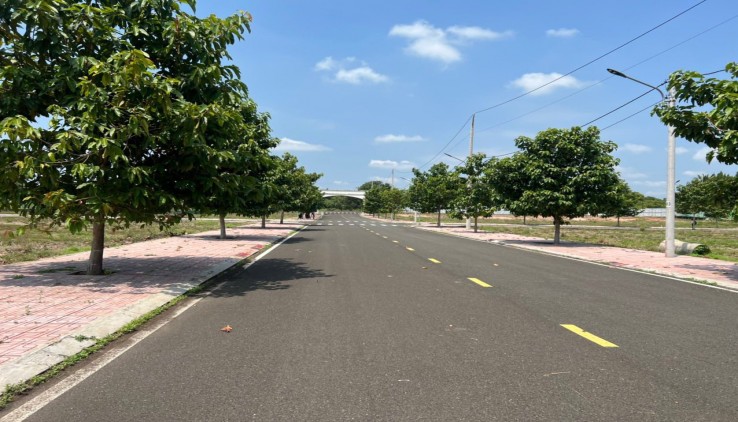 Đất ngay trung tâm thành phố cách 1km đến khu du lịch sinh thái Hồ Suối Cam
