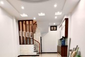 Bán nhà đẹp gần oto phố Bạch Mai Dt: 40m2 , Tầng : 5 , Mt : 4.3m2 Giá : 5 Tỷ !!!