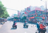 Giá 4 tỷ, mặt tiền ngay đầu cổng chợ Nguyễn Sơn, 4x6.1, 3 tầng.